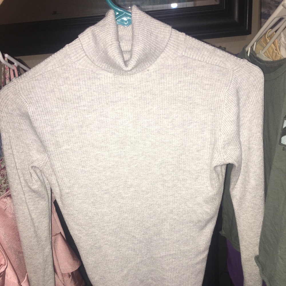 grey long sleeved turtle neck